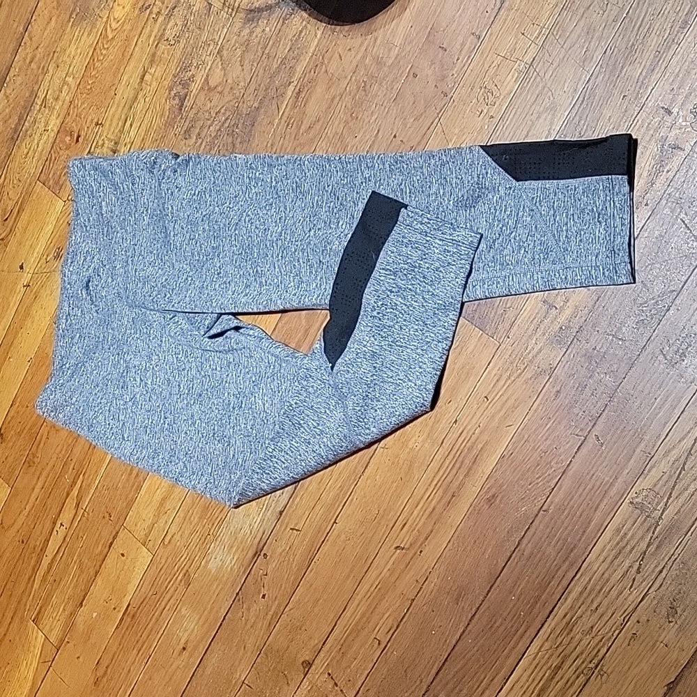 Champion capri size s  color gray and black good condition - Picture 2 of 10